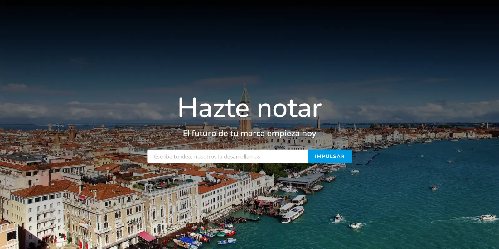Diseño web para proyecto turístico con imagen de ciudad y enfoque en experiencia digital profesional.
